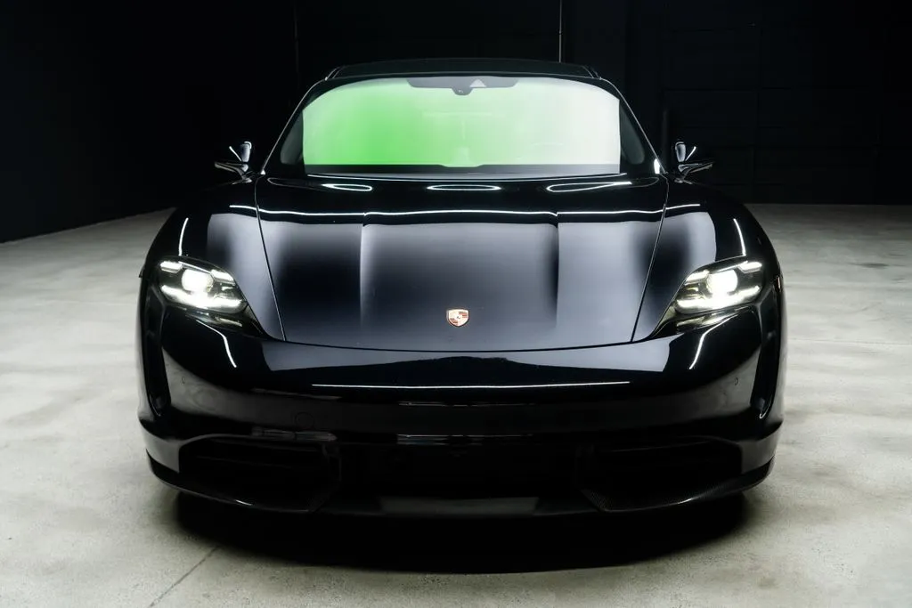 Porsche Taycan photo 4