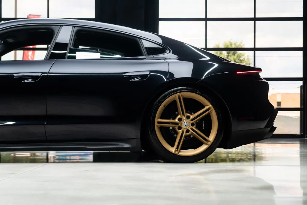 Porsche Taycan photo 21