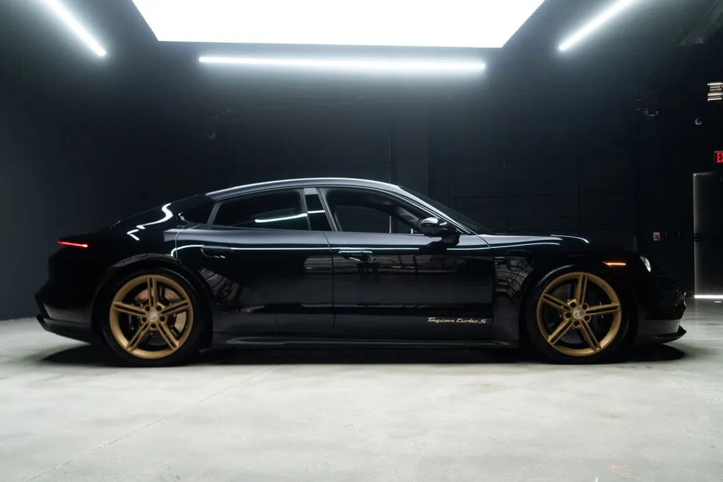 Porsche Taycan photo 9
