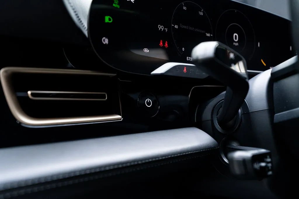 Porsche Taycan photo 30