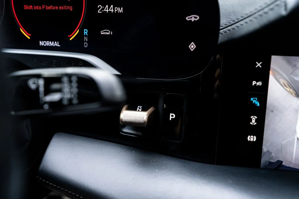 Porsche Taycan photo 38