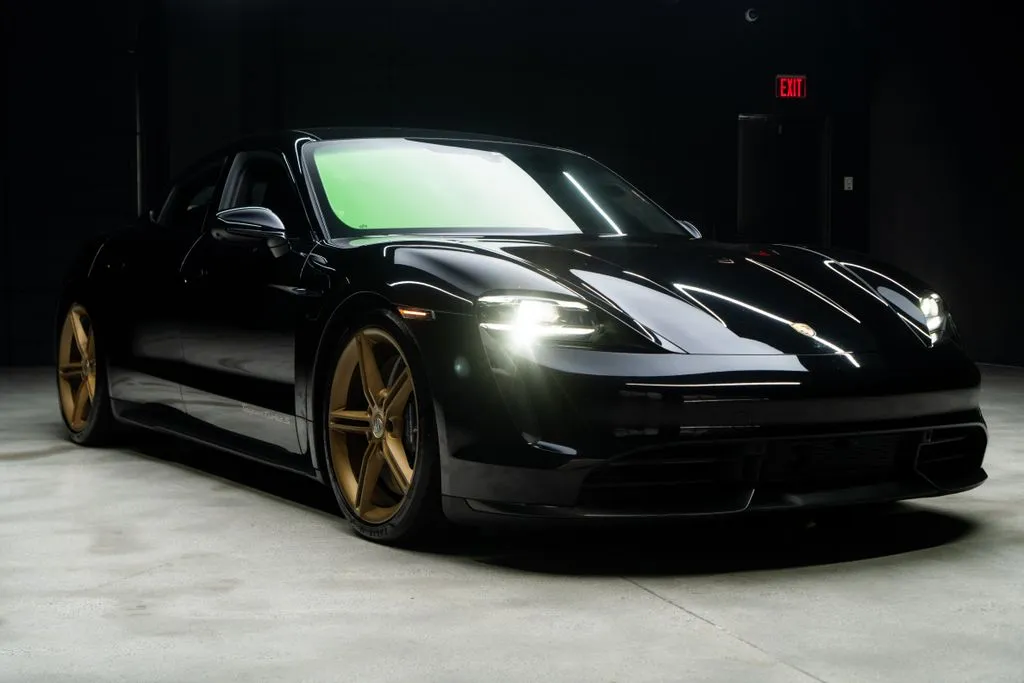 Porsche Taycan photo 7