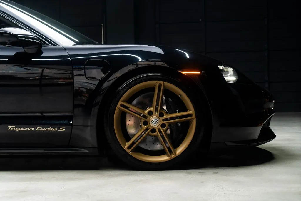 Porsche Taycan photo 10