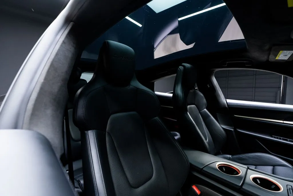 Porsche Taycan photo 43