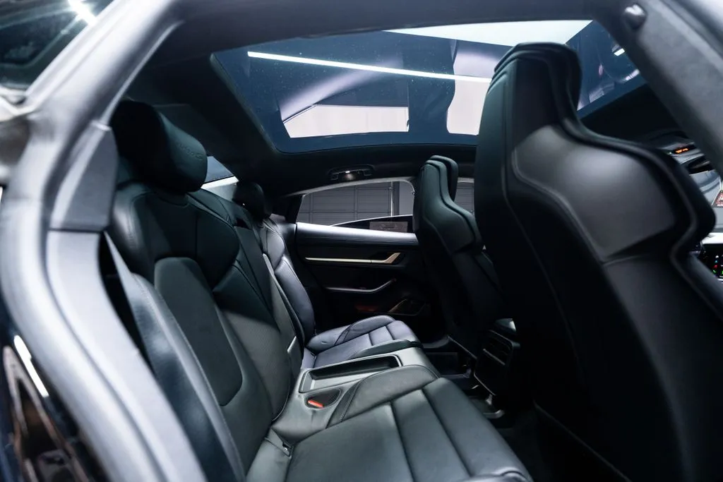 Porsche Taycan photo 45