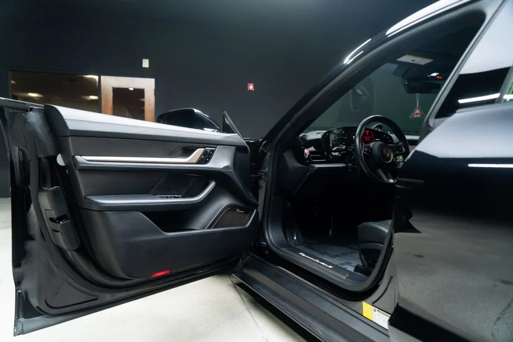 Porsche Taycan photo 22