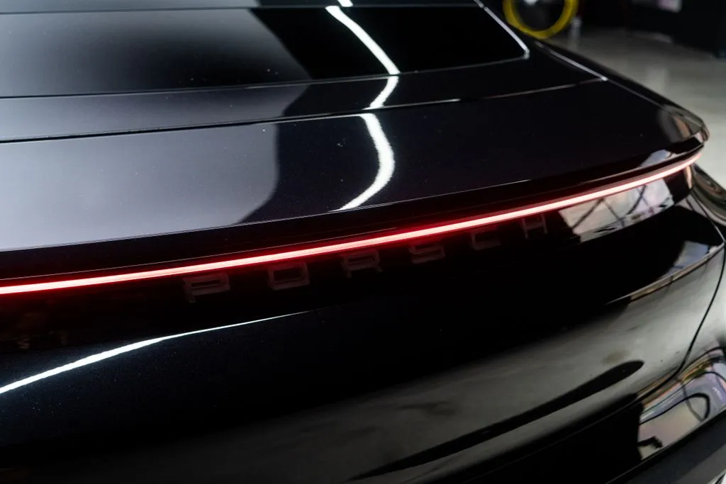 Porsche Taycan photo 17