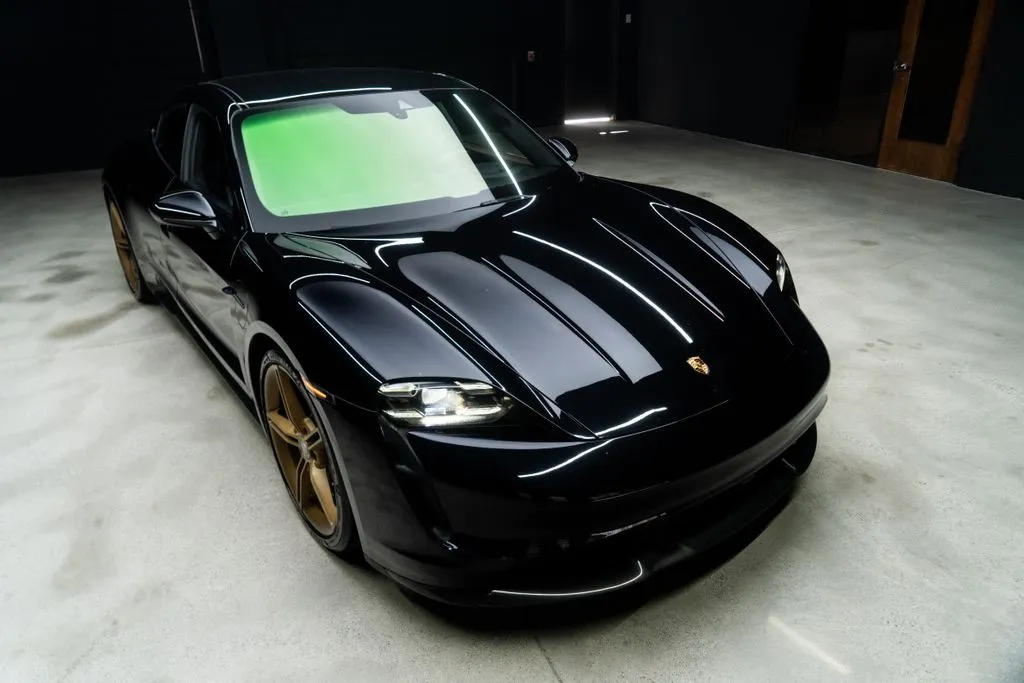 Porsche Taycan photo 8