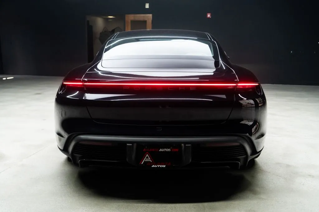 Porsche Taycan photo 16