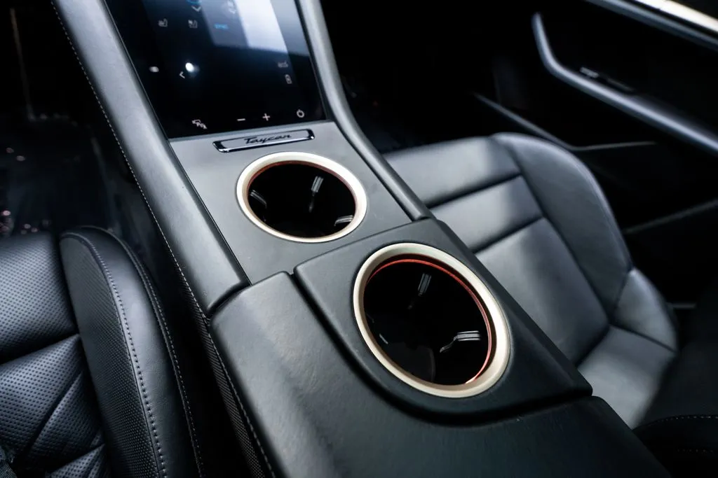 Porsche Taycan photo 41