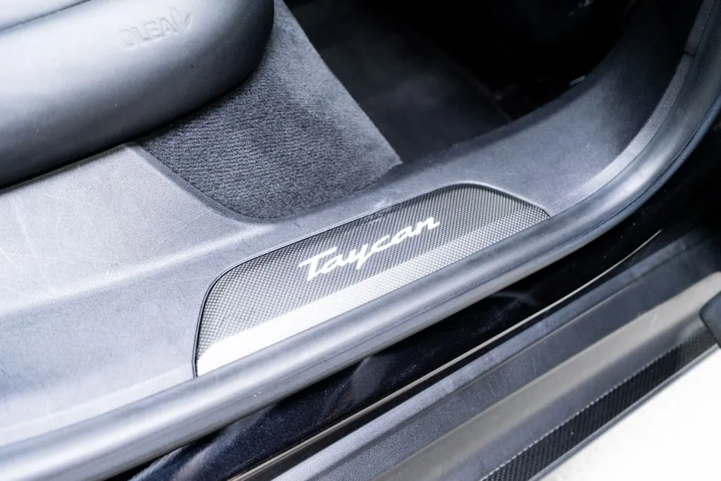 Porsche Taycan photo 47