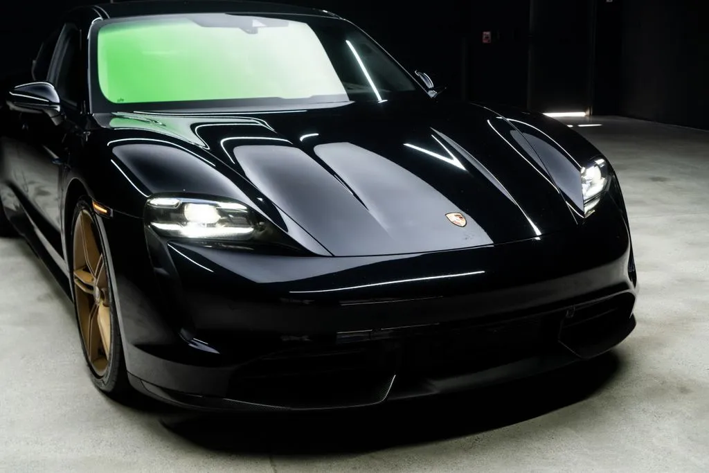 Porsche Taycan photo 6