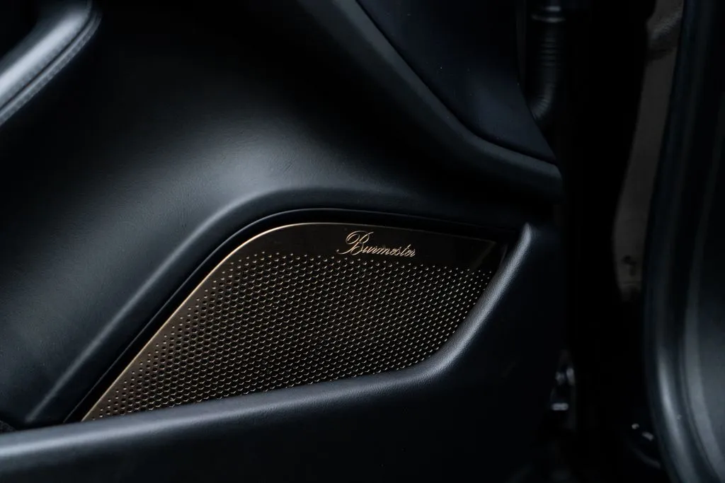 Porsche Taycan photo 25