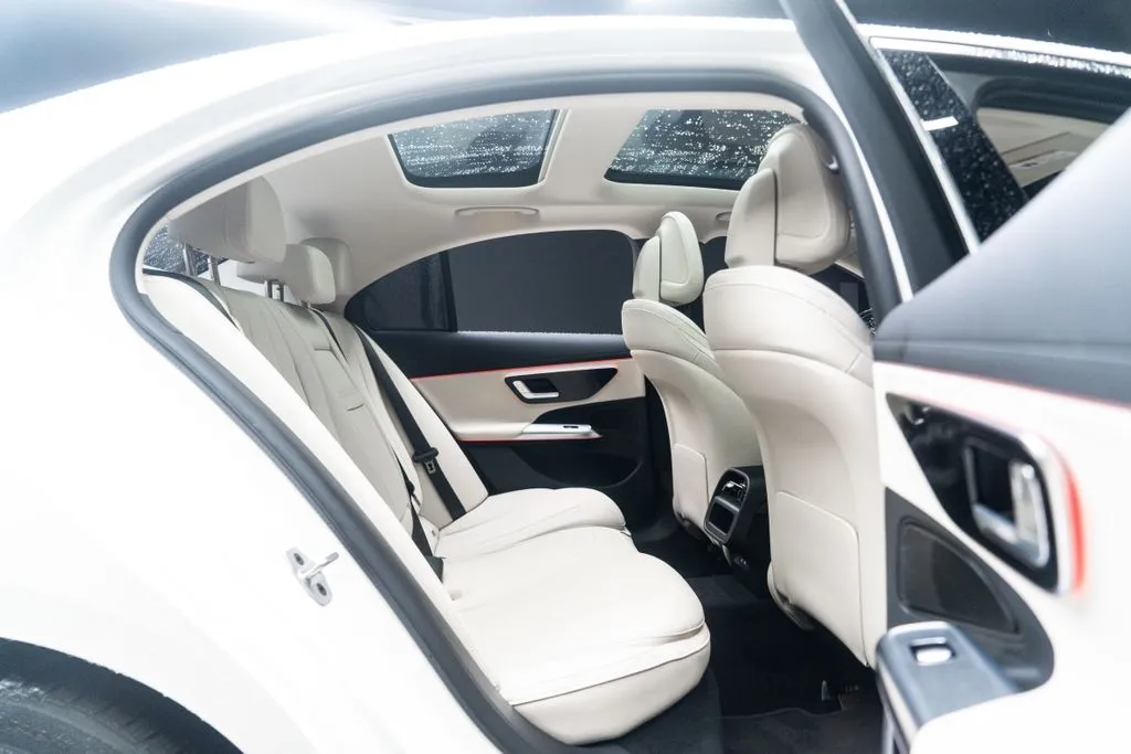 Mercedes-Benz E-Class photo 33