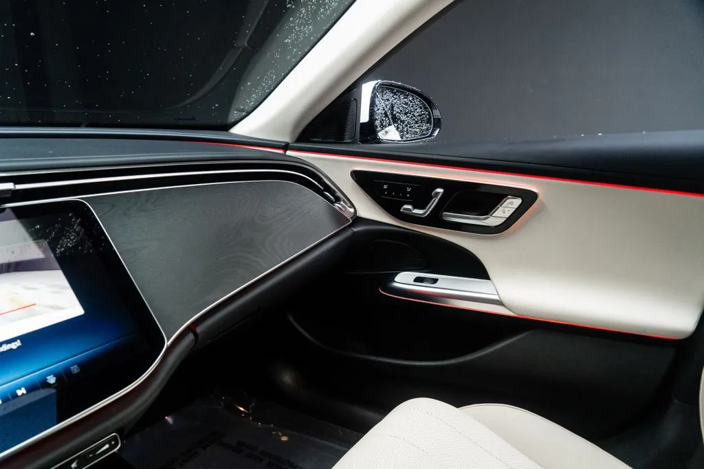 Mercedes-Benz E-Class photo 30