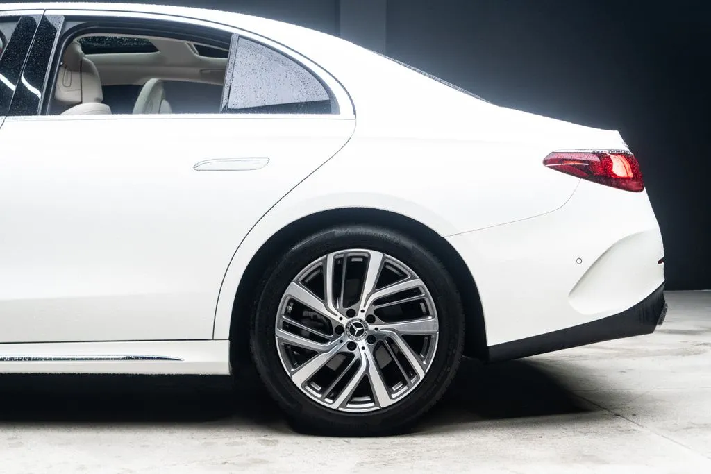 Mercedes-Benz E-Class photo 15