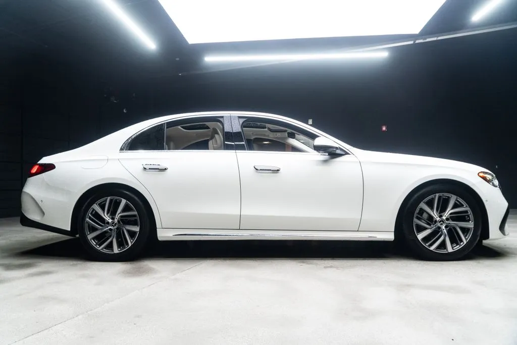 Mercedes-Benz E-Class photo 7
