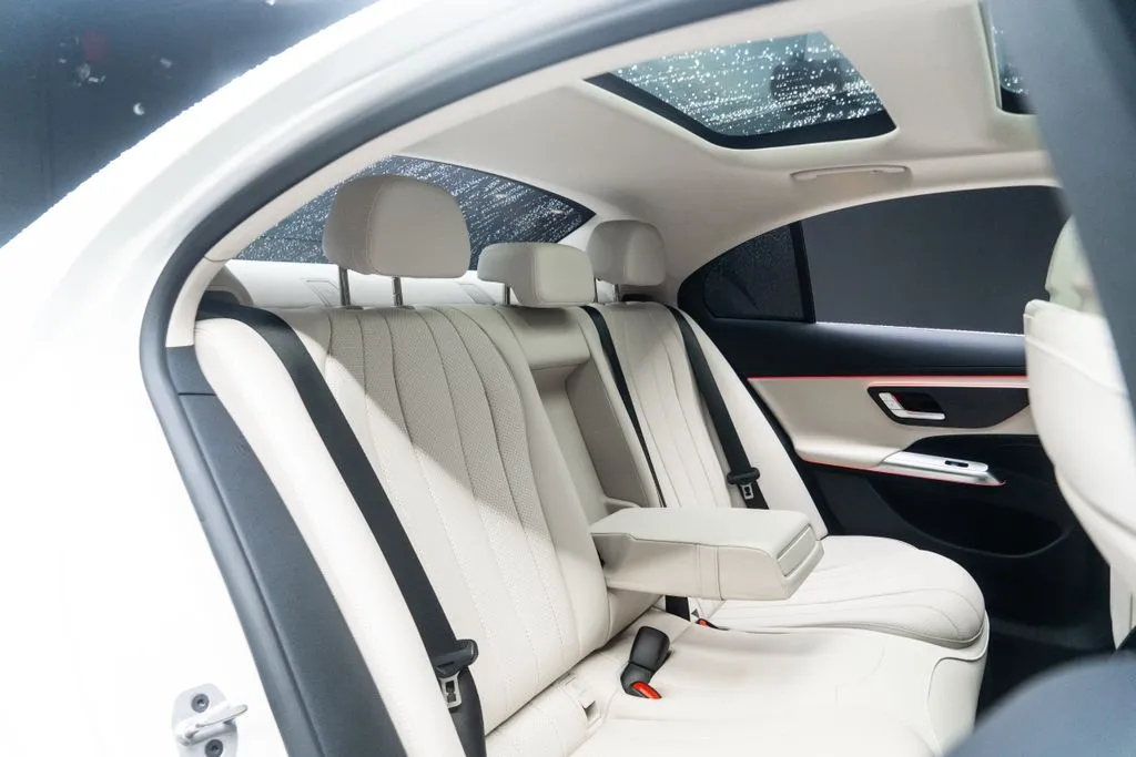 Mercedes-Benz E-Class photo 35