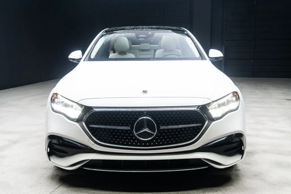 Mercedes-Benz E-Class photo 3