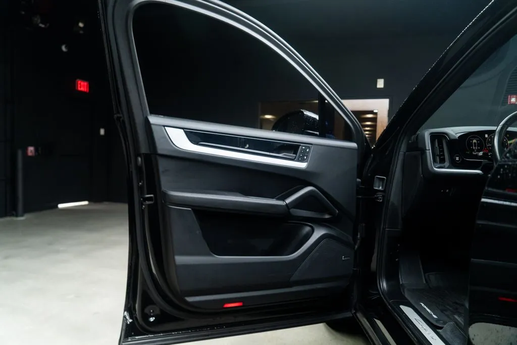 Porsche Cayenne Coupe photo 20