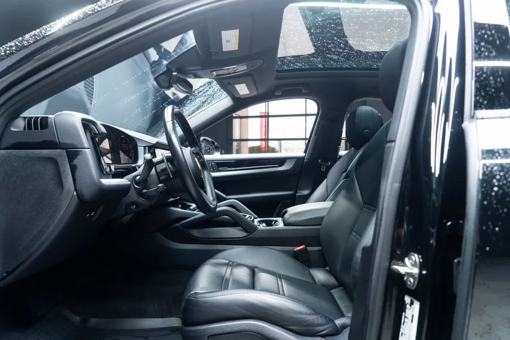 Porsche Cayenne Coupe photo 21