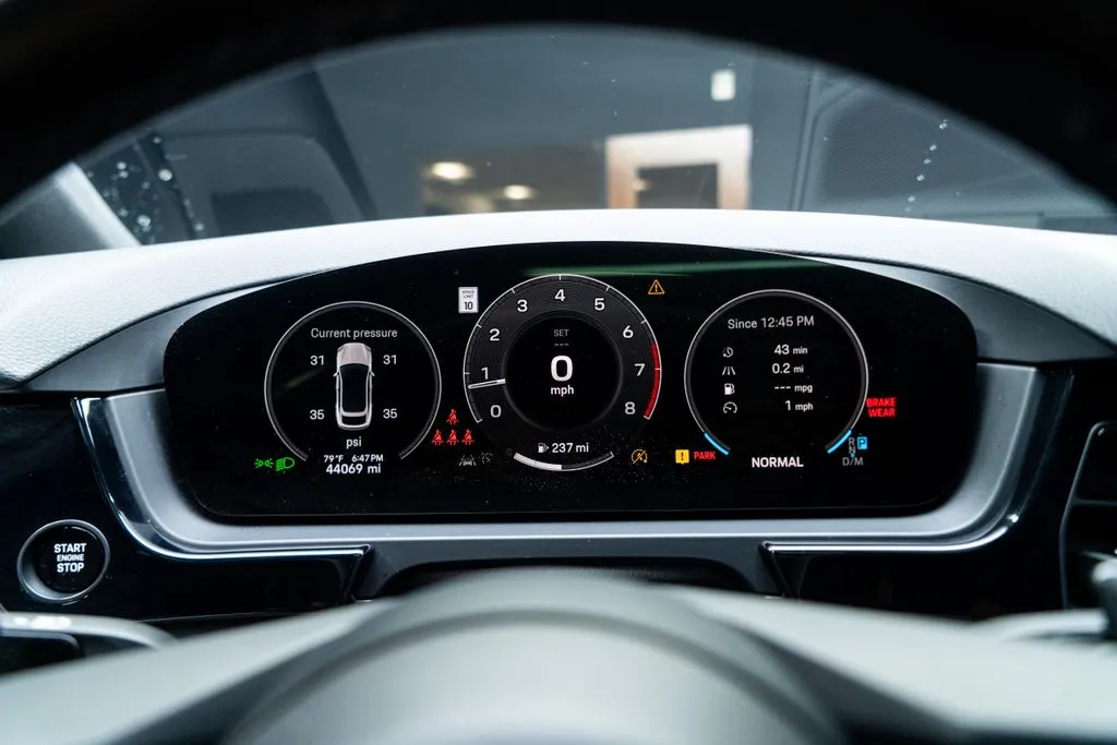 Porsche Cayenne Coupe photo 29