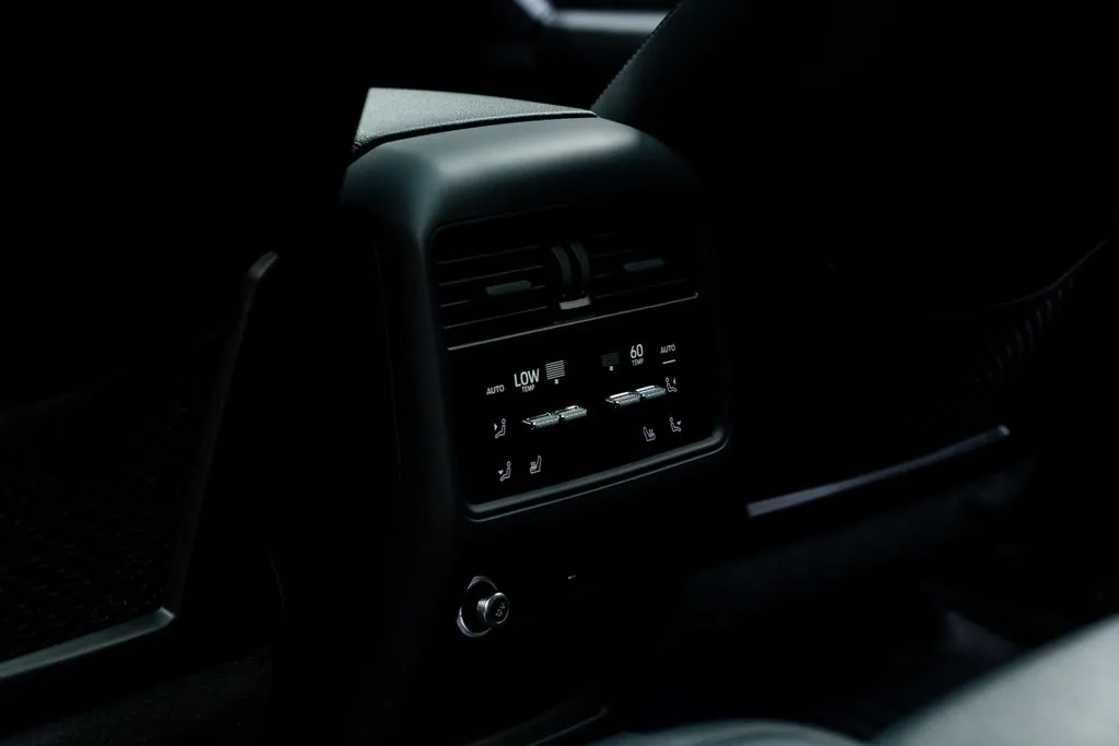 Porsche Cayenne Coupe photo 36