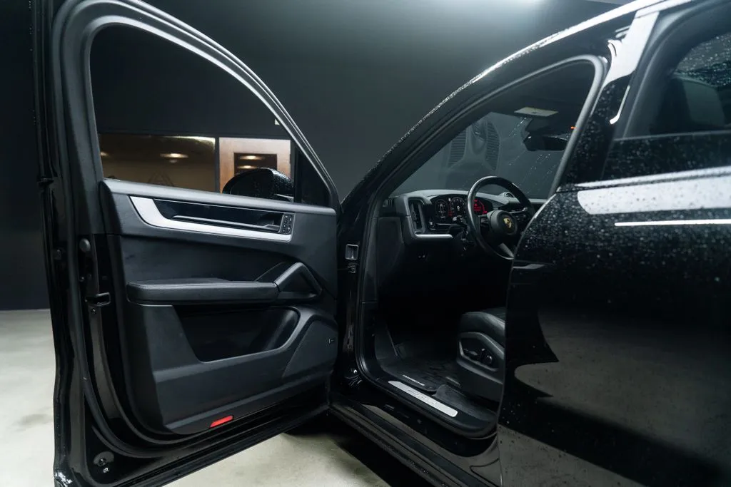 Porsche Cayenne Coupe photo 19