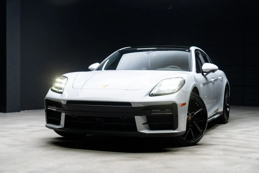 Porsche Panamera photo 2