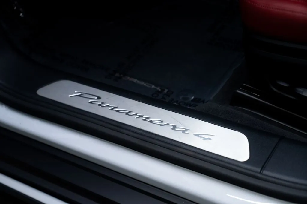 Porsche Panamera photo 26