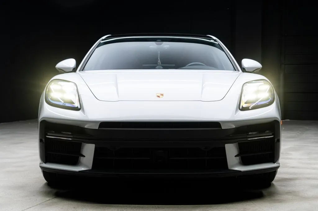 Porsche Panamera photo 4
