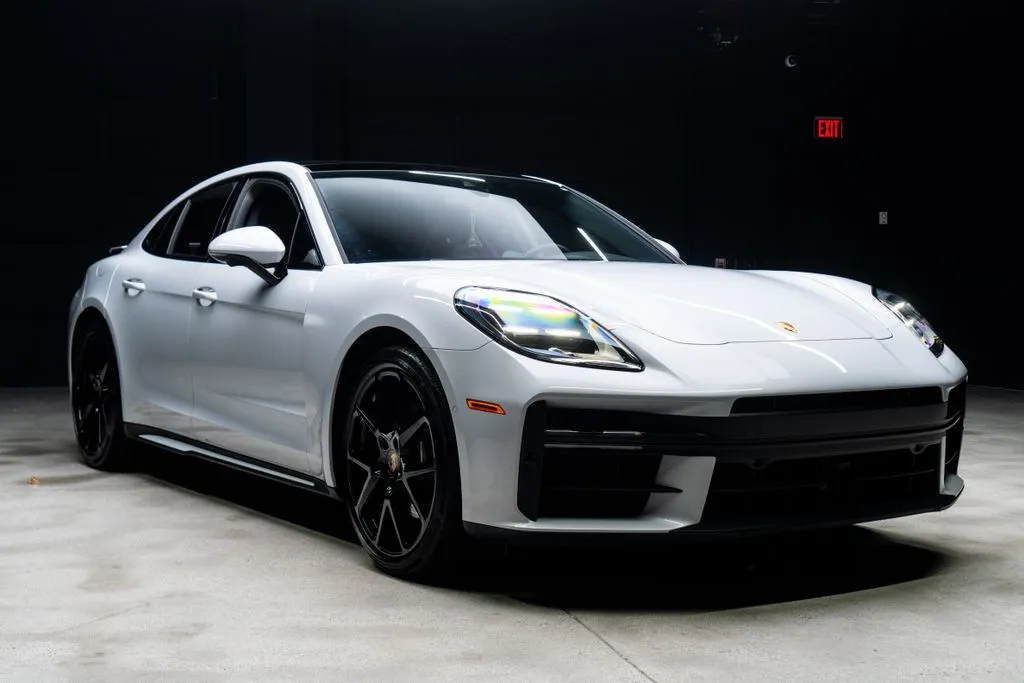 Porsche Panamera photo 7