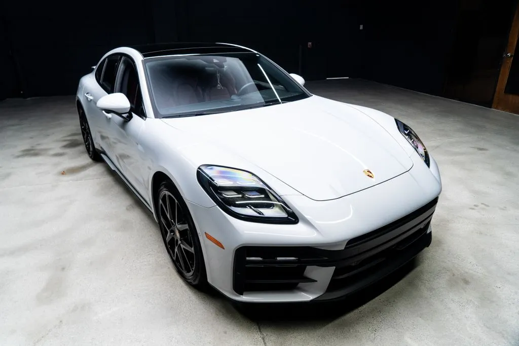Porsche Panamera photo 8