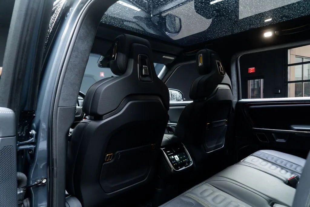 Rivian R1S photo 31