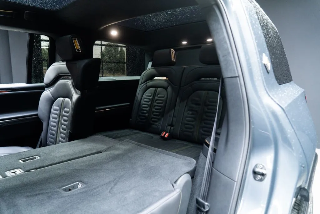 Rivian R1S photo 34