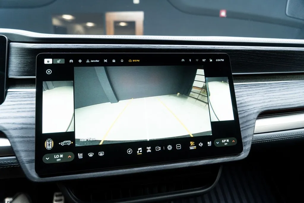 Rivian R1S photo 28