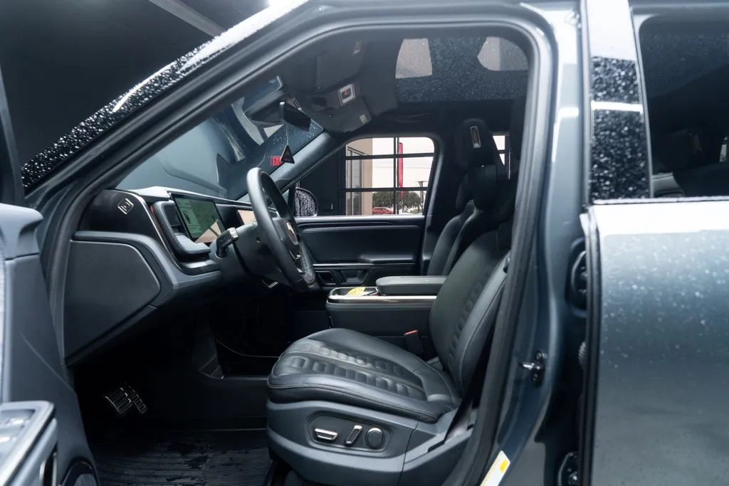 Rivian R1S photo 20