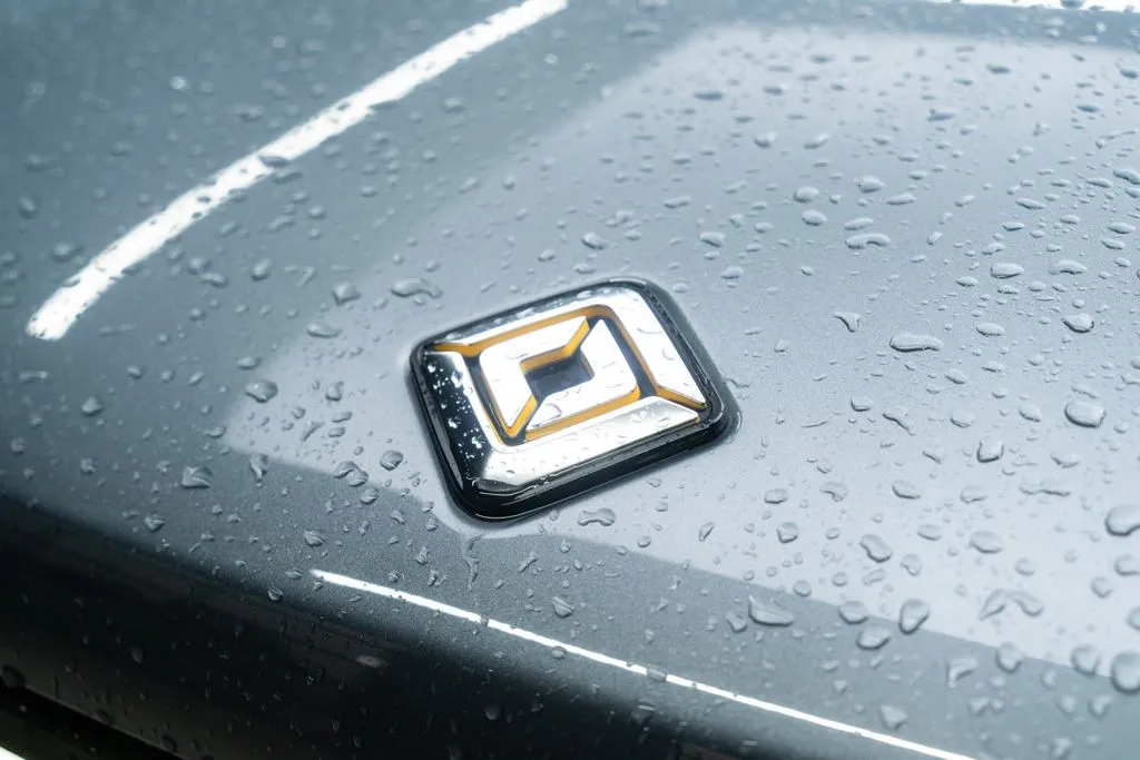 Rivian R1S photo 7