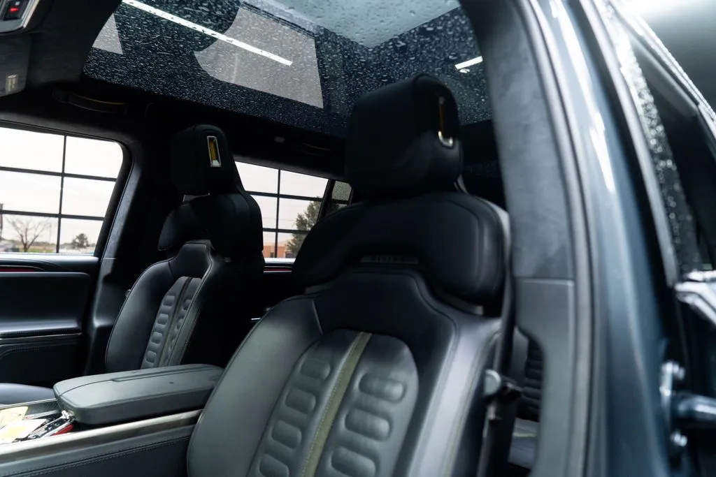 Rivian R1S photo 21