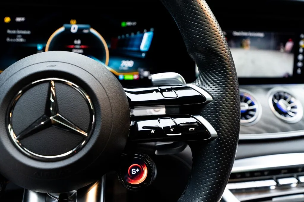 Mercedes-Benz AMG GT 43 photo 32