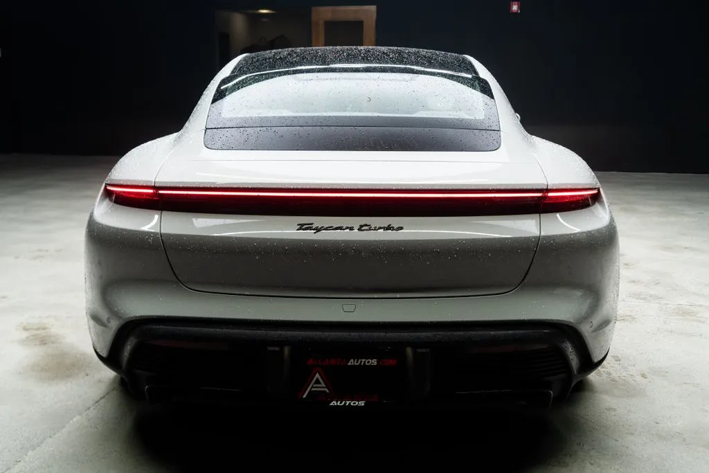 Porsche Taycan photo 15