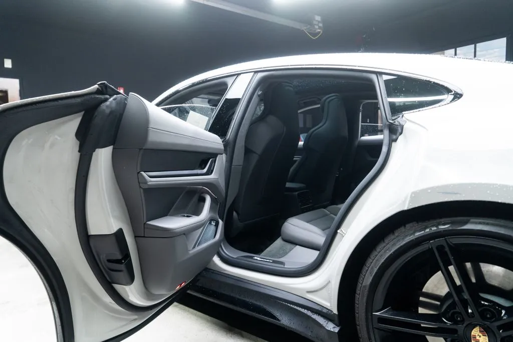 Porsche Taycan photo 46