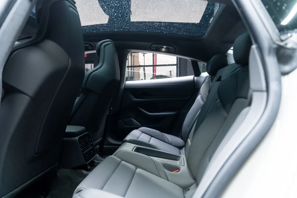 Porsche Taycan photo 43