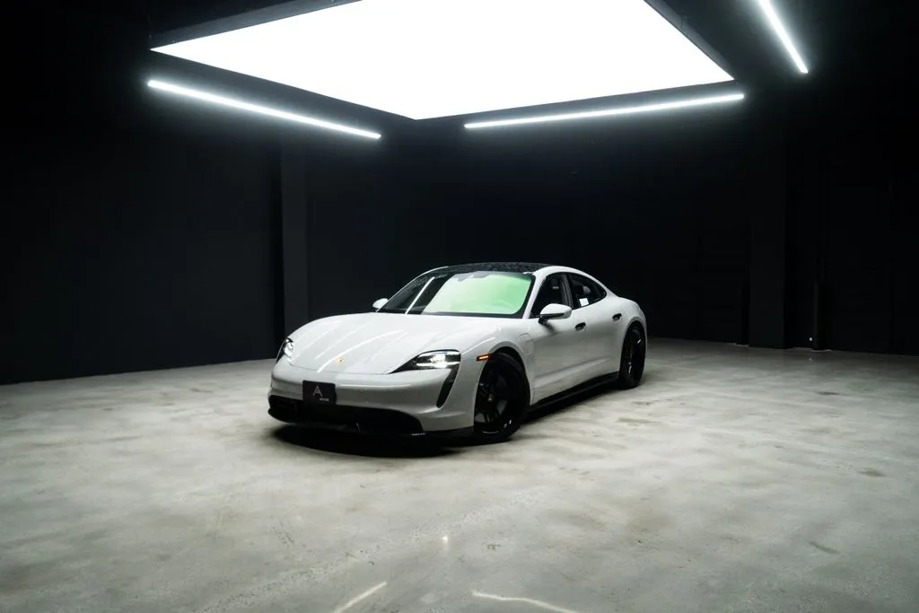 Porsche Taycan photo 49