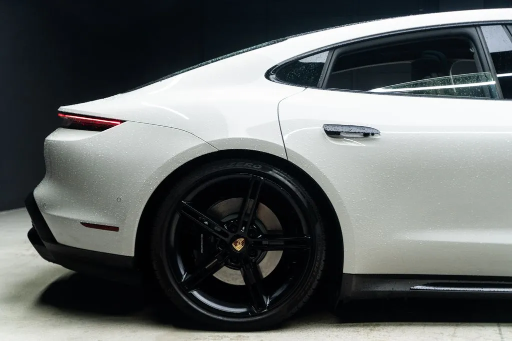 Porsche Taycan photo 12