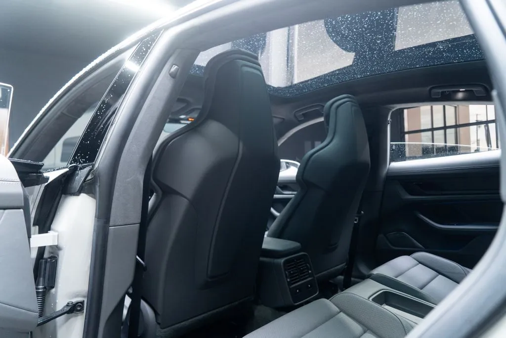 Porsche Taycan photo 42