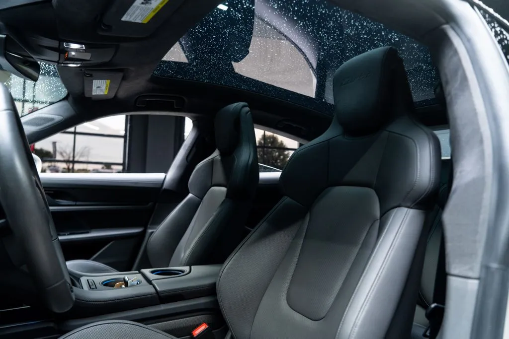 Porsche Taycan photo 26