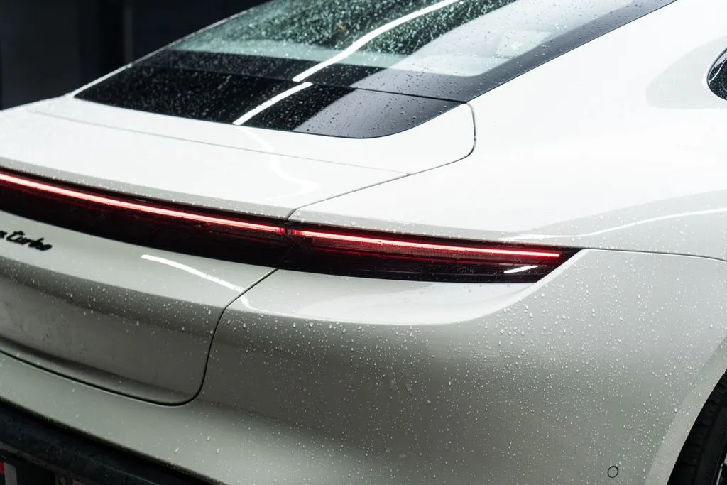 Porsche Taycan photo 13