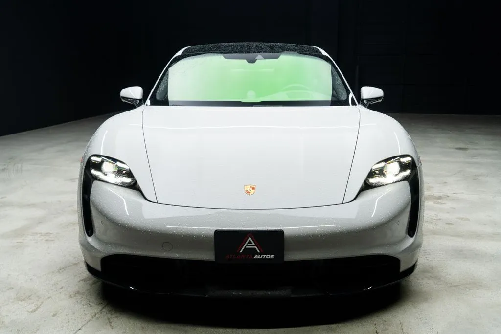 Porsche Taycan photo 3