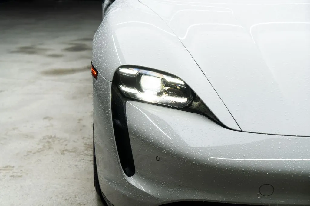 Porsche Taycan photo 4